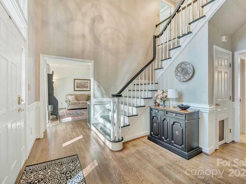 555 19th Avenue Lane, Hickory, NC 28601.  MLS# CAR4306912, YatesRealty ID 1971. 