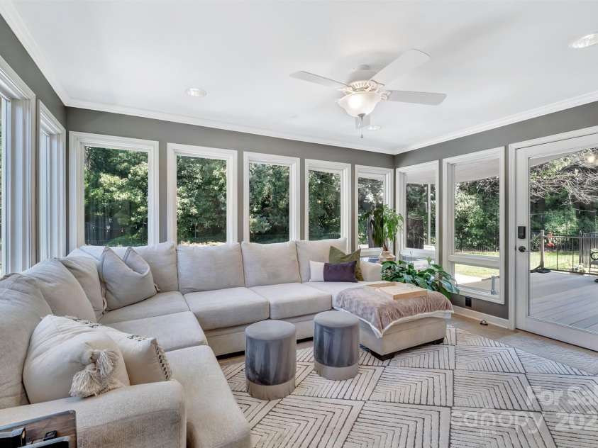 555 19th Avenue Lane, Hickory, NC 28601.  MLS# CAR4306912, YatesRealty ID 1971. 