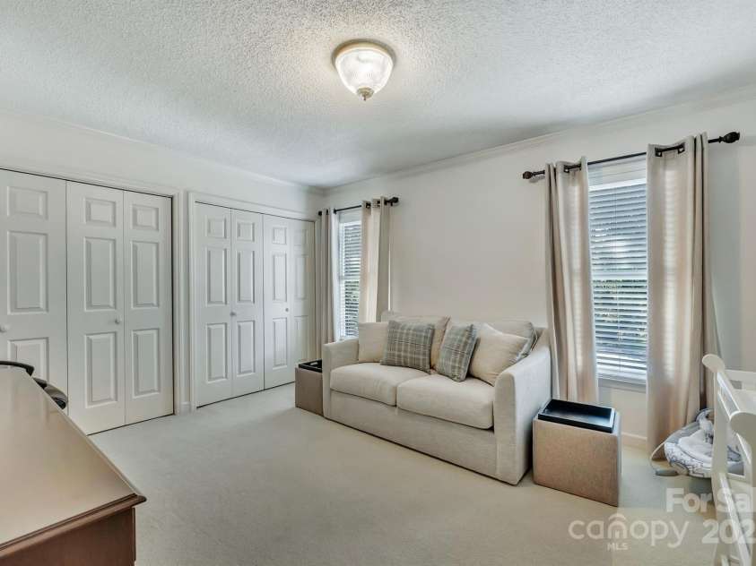 555 19th Avenue Lane, Hickory, NC 28601.  MLS# CAR4306912, YatesRealty ID 1971. 