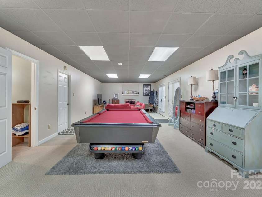 555 19th Avenue Lane, Hickory, NC 28601.  MLS# CAR4306912, YatesRealty ID 1971. 