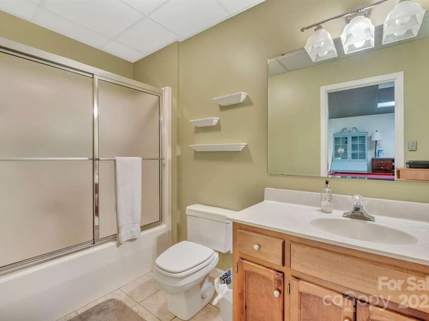 555 19th Avenue Lane, Hickory, NC 28601.  MLS# CAR4306912, YatesRealty ID 1971. 