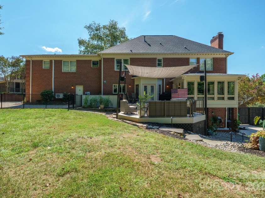 555 19th Avenue Lane, Hickory, NC 28601.  MLS# CAR4306912, YatesRealty ID 1971. 
