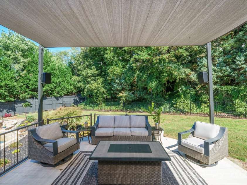 555 19th Avenue Lane, Hickory, NC 28601.  MLS# CAR4306912, YatesRealty ID 1971. 