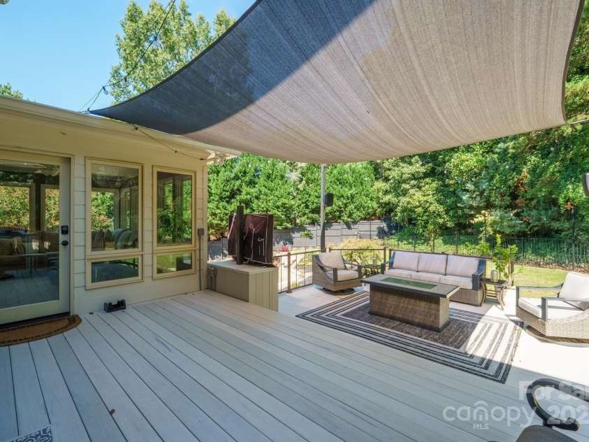 555 19th Avenue Lane, Hickory, NC 28601.  MLS# CAR4306912, YatesRealty ID 1971. 