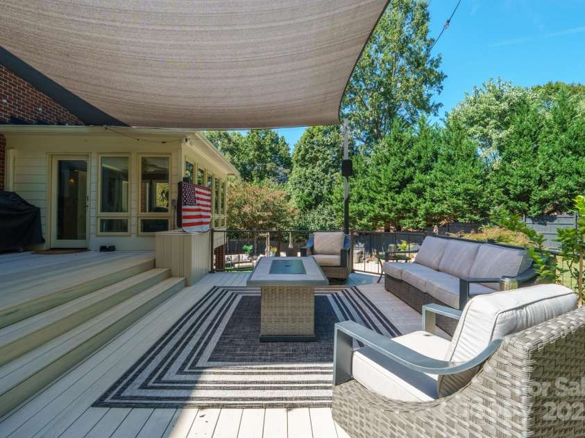 555 19th Avenue Lane, Hickory, NC 28601.  MLS# CAR4306912, YatesRealty ID 1971. 