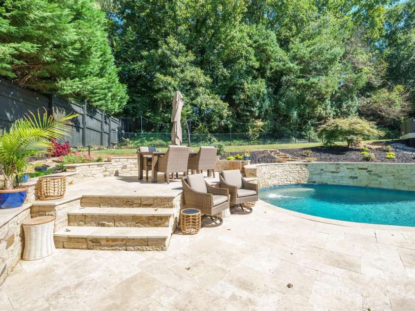 555 19th Avenue Lane, Hickory, NC 28601.  MLS# CAR4306912, YatesRealty ID 1971. 