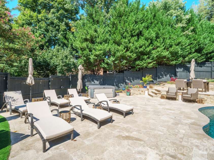 555 19th Avenue Lane, Hickory, NC 28601.  MLS# CAR4306912, YatesRealty ID 1971. 