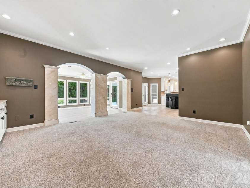 555 19th Avenue Lane, Hickory, NC 28601.  MLS# CAR4423464, YatesRealty ID 1971. 