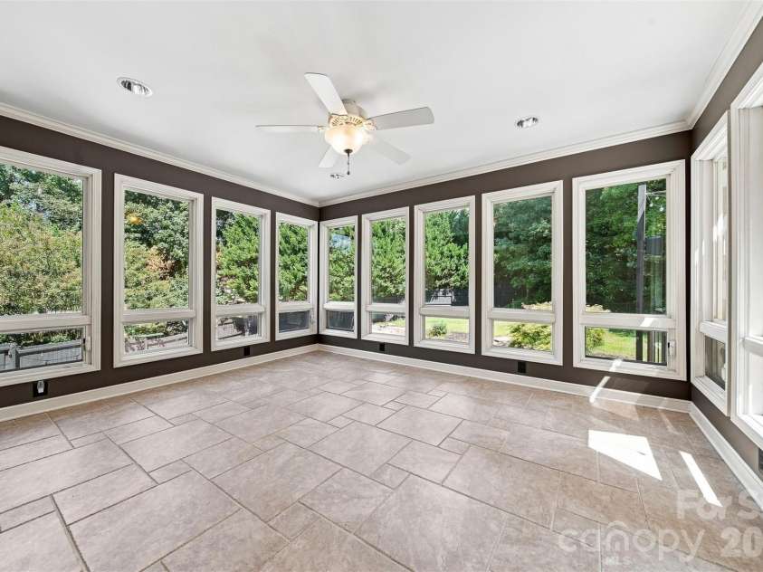 555 19th Avenue Lane, Hickory, NC 28601.  MLS# CAR4423464, YatesRealty ID 1971. 