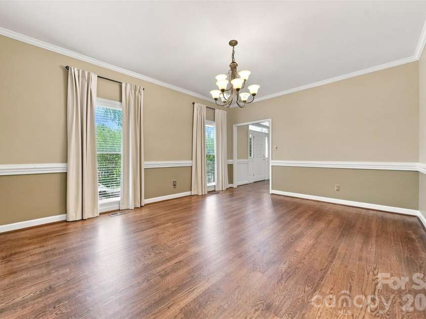 555 19th Avenue Lane, Hickory, NC 28601.  MLS# CAR4423464, YatesRealty ID 1971. 