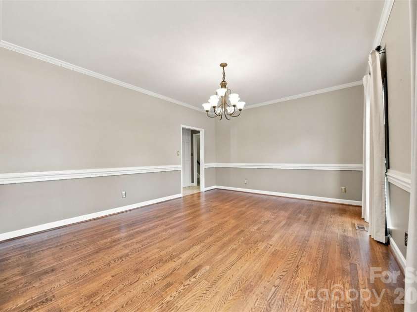 555 19th Avenue Lane, Hickory, NC 28601.  MLS# CAR4423464, YatesRealty ID 1971. 