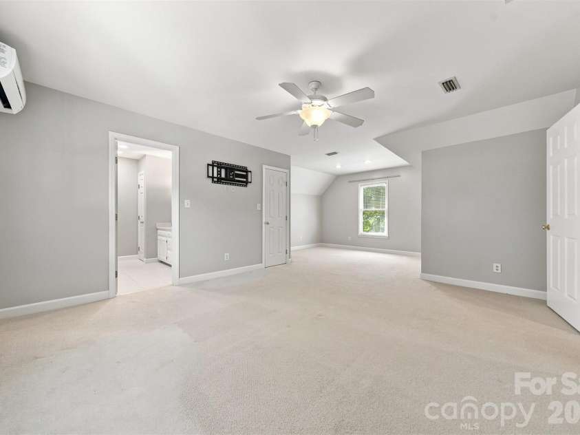 555 19th Avenue Lane, Hickory, NC 28601.  MLS# CAR4423464, YatesRealty ID 1971. 