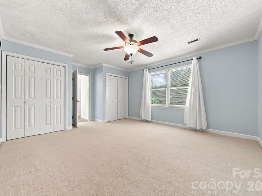 555 19th Avenue Lane, Hickory, NC 28601.  MLS# CAR4423464, YatesRealty ID 1971. 