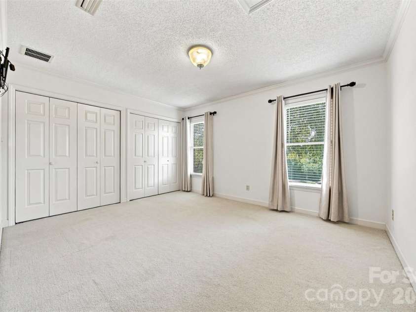 555 19th Avenue Lane, Hickory, NC 28601.  MLS# CAR4423464, YatesRealty ID 1971. 