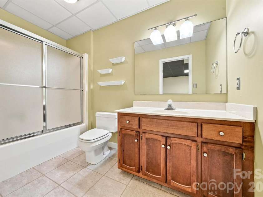 555 19th Avenue Lane, Hickory, NC 28601.  MLS# CAR4423464, YatesRealty ID 1971. 