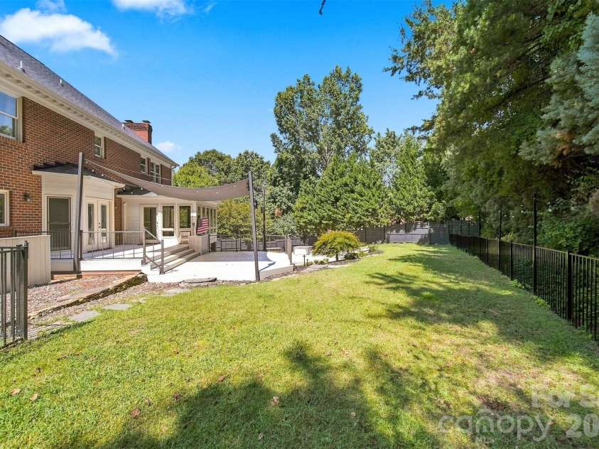 555 19th Avenue Lane, Hickory, NC 28601.  MLS# CAR4423464, YatesRealty ID 1971. 