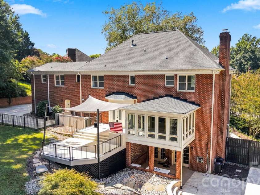 555 19th Avenue Lane, Hickory, NC 28601.  MLS# CAR4423464, YatesRealty ID 1971. 