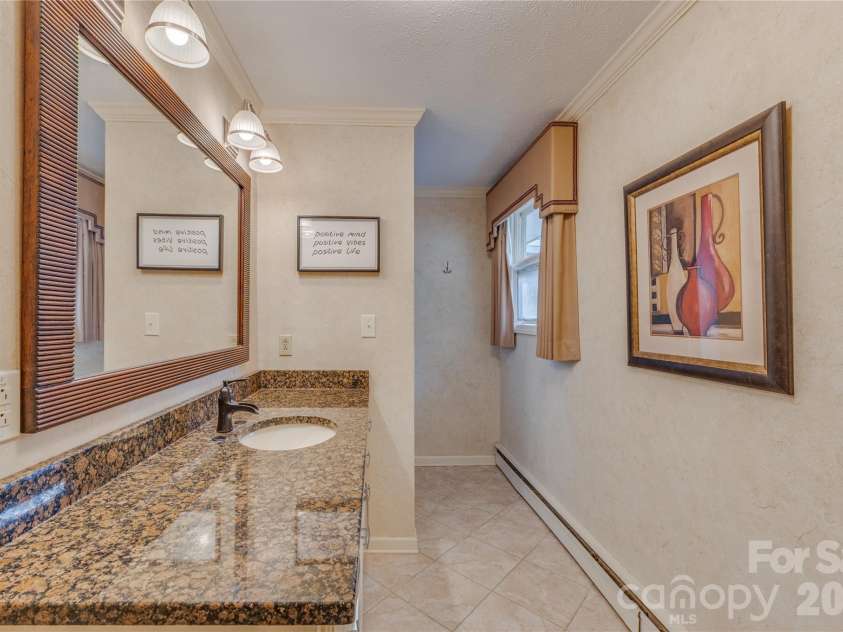 111 Kinwood Street, Morganton, NC 28655.  MLS# CAR4331530, YatesRealty ID 19711. Primary bath.
