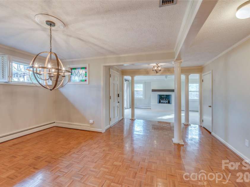 111 Kinwood Street, Morganton, NC 28655.  MLS# CAR4331530, YatesRealty ID 19711. Spacious Entry.
