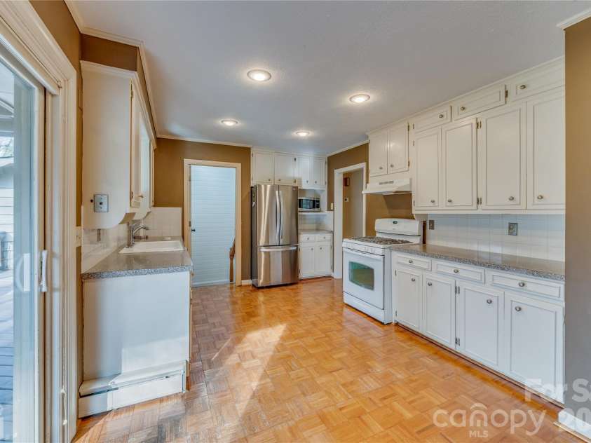 111 Kinwood Street, Morganton, NC 28655.  MLS# CAR4331530, YatesRealty ID 19711. Stainless Steel appliances. 