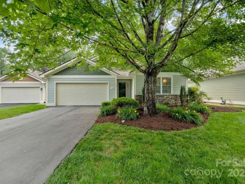 145 Fairway View Drive, Etowah, NC 28729.  MLS# CAR4267216, YatesRealty ID 19711. Beautiful and new landscaping!