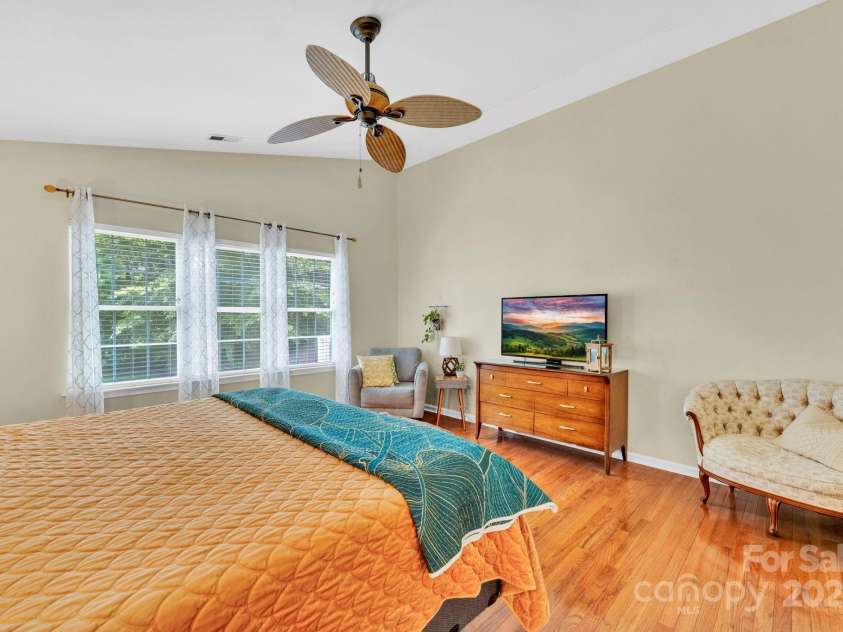 145 Fairway View Drive, Etowah, NC 28729.  MLS# CAR4267216, YatesRealty ID 19711. Huge primary bedroom, vaulted ceilings too!