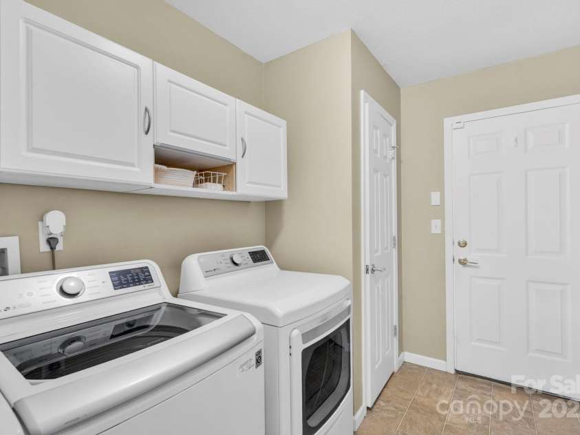 145 Fairway View Drive, Etowah, NC 28729.  MLS# CAR4267216, YatesRealty ID 19711. Laundry room to garage