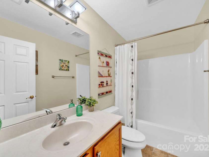 145 Fairway View Drive, Etowah, NC 28729.  MLS# CAR4267216, YatesRealty ID 19711. Primary bathroom (en-suite)