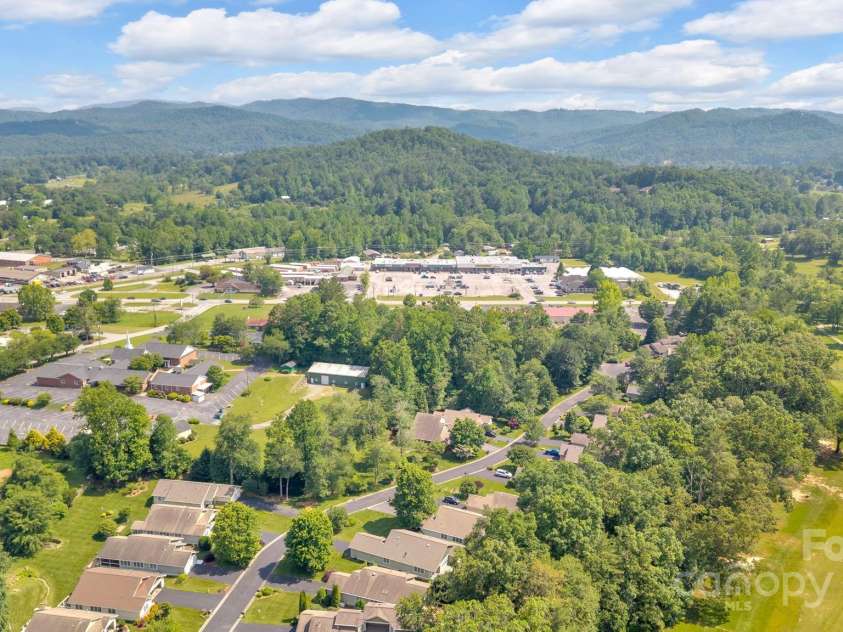 145 Fairway View Drive, Etowah, NC 28729.  MLS# CAR4267216, YatesRealty ID 19711. Right next to the golf course and proximity to Ingles and Ecusta Trail!