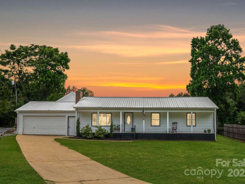 2054 Hickory Hills Drive, Denver, NC 28037.  MLS# CAR4253206, YatesRealty ID 19713. 