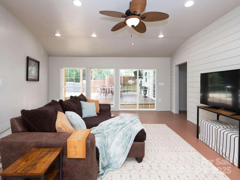 2054 Hickory Hills Drive, Denver, NC 28037.  MLS# CAR4253206, YatesRealty ID 19713. 