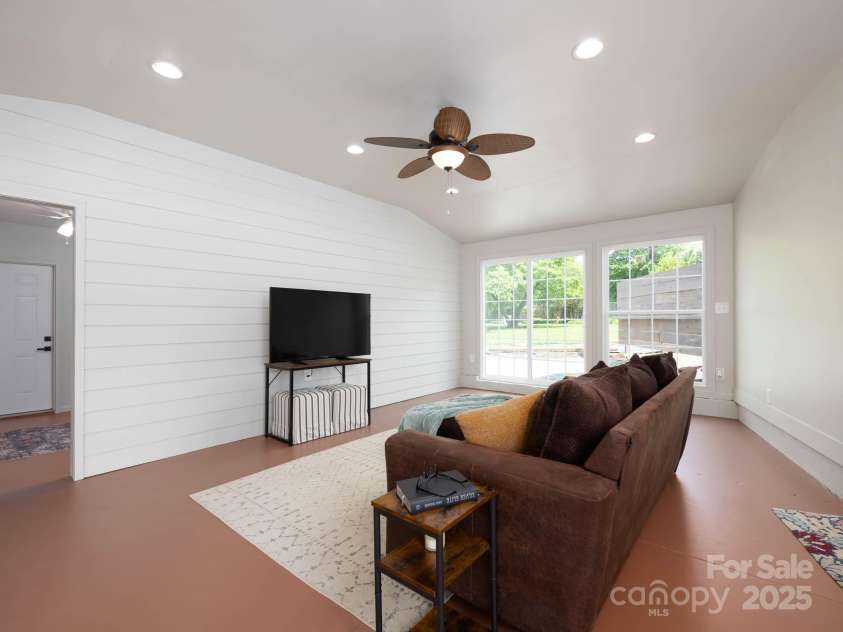 2054 Hickory Hills Drive, Denver, NC 28037.  MLS# CAR4253206, YatesRealty ID 19713. 