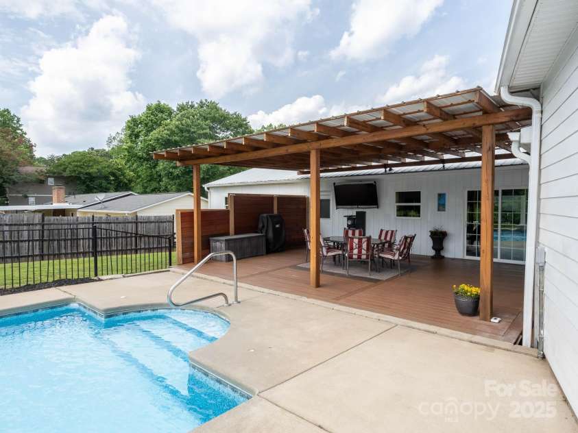 2054 Hickory Hills Drive, Denver, NC 28037.  MLS# CAR4253206, YatesRealty ID 19713. 