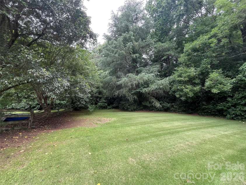 9525 Robert Burns Court, Charlotte, NC 28213.  MLS# CAR4358262, YatesRealty ID 19713. 