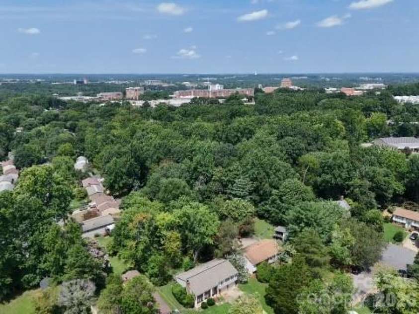 9525 Robert Burns Court, Charlotte, NC 28213.  MLS# CAR4358262, YatesRealty ID 19713. 