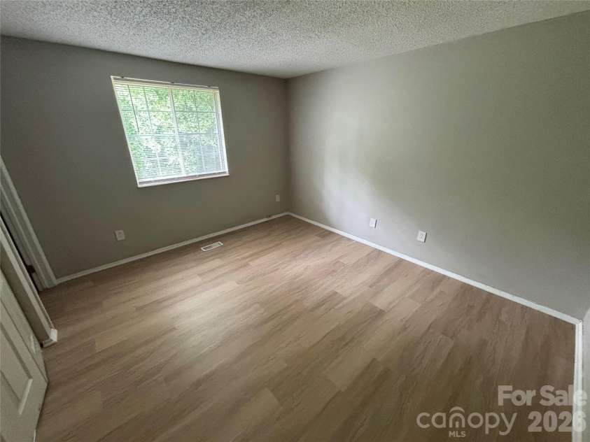 9525 Robert Burns Court, Charlotte, NC 28213.  MLS# CAR4358262, YatesRealty ID 19713. 