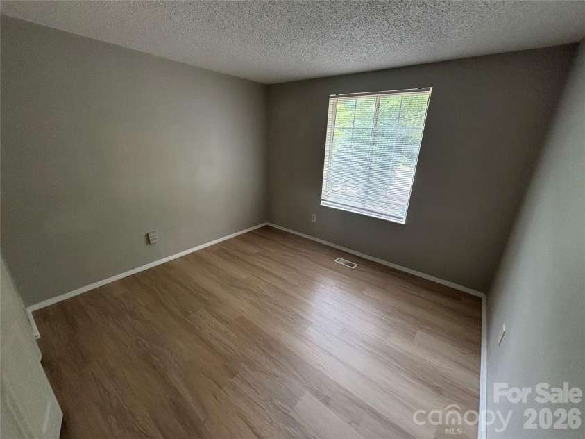 9525 Robert Burns Court, Charlotte, NC 28213.  MLS# CAR4358262, YatesRealty ID 19713. 