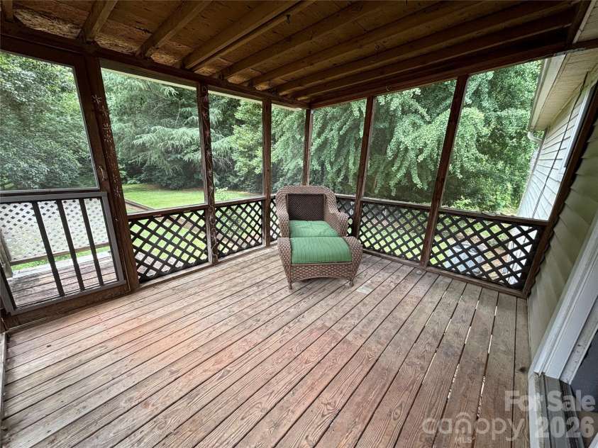 9525 Robert Burns Court, Charlotte, NC 28213.  MLS# CAR4358262, YatesRealty ID 19713. 