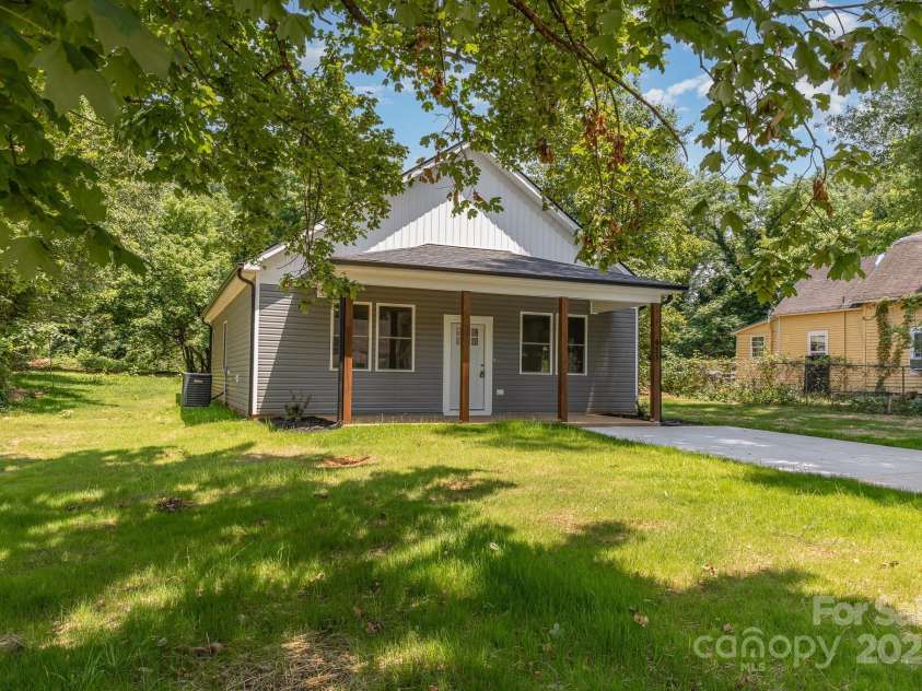 925 4th Street, Statesville, NC 28677.  MLS# CAR4267684, YatesRealty ID 19714. 