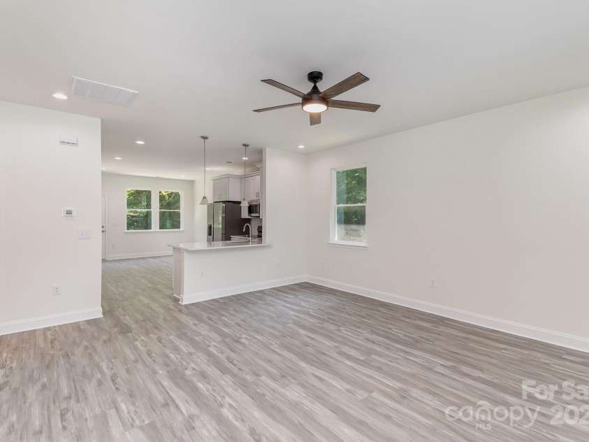 925 4th Street, Statesville, NC 28677.  MLS# CAR4267684, YatesRealty ID 19714. 