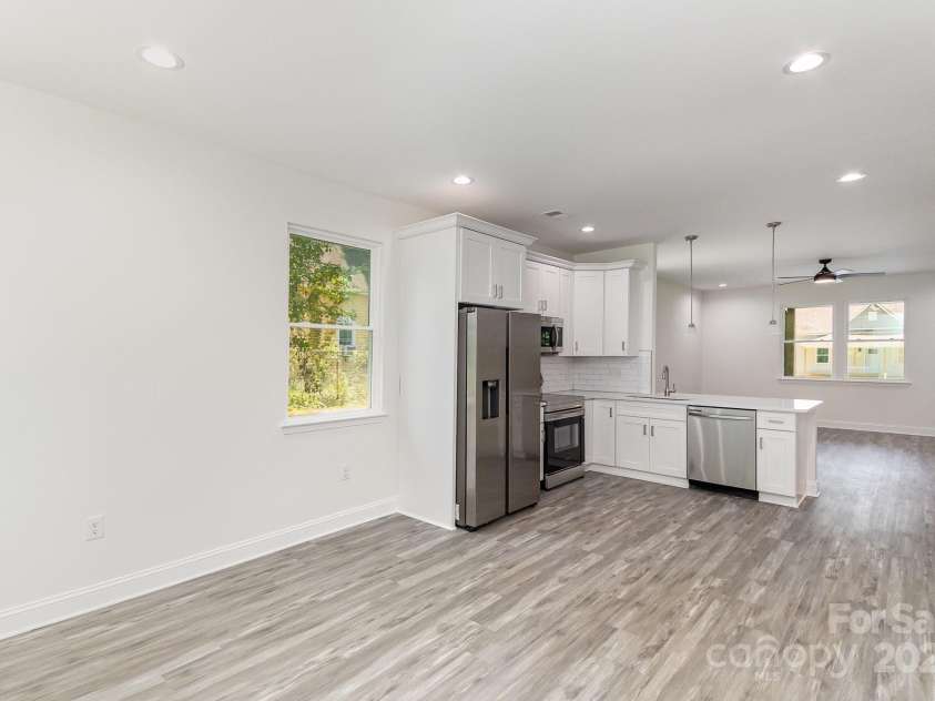 925 4th Street, Statesville, NC 28677.  MLS# CAR4267684, YatesRealty ID 19714. 