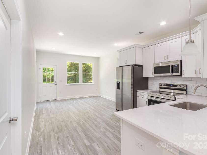 925 4th Street, Statesville, NC 28677.  MLS# CAR4267684, YatesRealty ID 19714. 