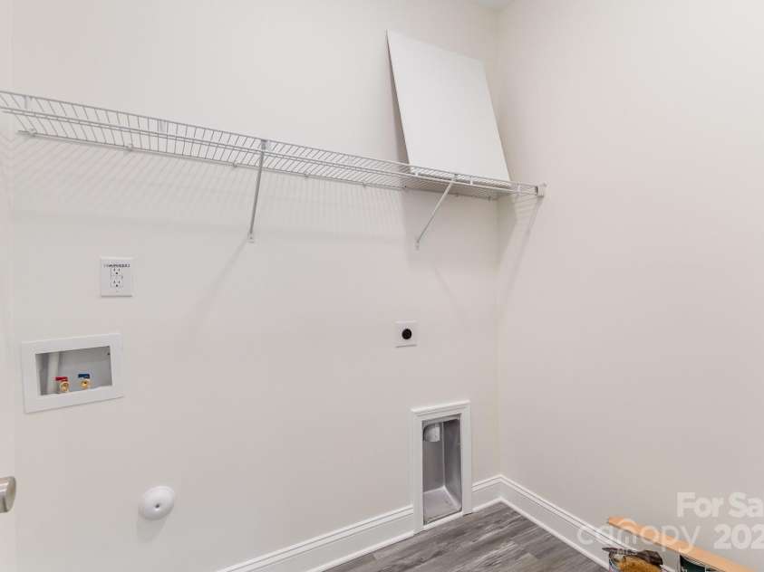 925 4th Street, Statesville, NC 28677.  MLS# CAR4267684, YatesRealty ID 19714. 