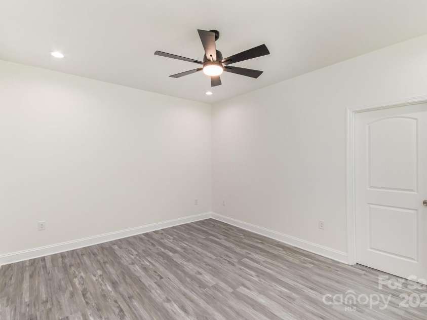 925 4th Street, Statesville, NC 28677.  MLS# CAR4267684, YatesRealty ID 19714. 