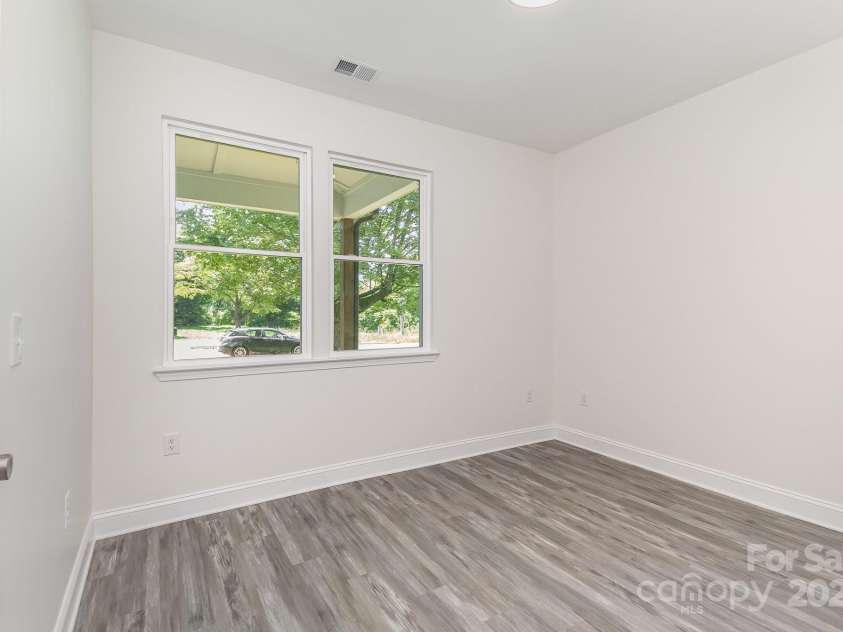 925 4th Street, Statesville, NC 28677.  MLS# CAR4267684, YatesRealty ID 19714. 