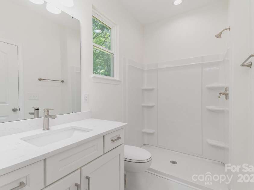 925 4th Street, Statesville, NC 28677.  MLS# CAR4267684, YatesRealty ID 19714. 