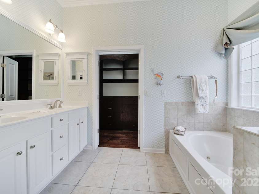 964 Knob Creek Lane, Fort Mill, SC 29708.  MLS# CAR4268817, YatesRealty ID 19715. 
