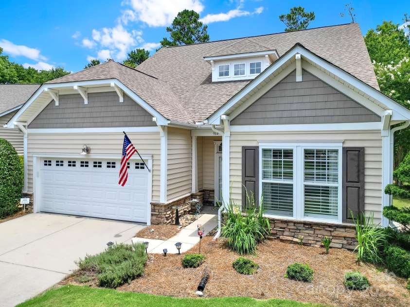 964 Knob Creek Lane, Fort Mill, SC 29708.  MLS# CAR4268817, YatesRealty ID 19715. 