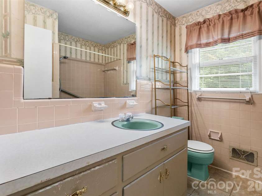 954 Magnolia Drive, Rock Hill, SC 29730.  MLS# CAR4377144, YatesRealty ID 19717. 