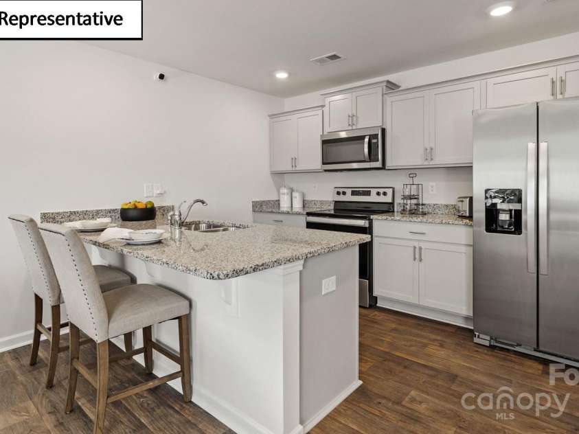 5912 Faron Way, Charlotte, NC 28262.  MLS# CAR4268514, YatesRealty ID 19718. Open kitchen with peninsula